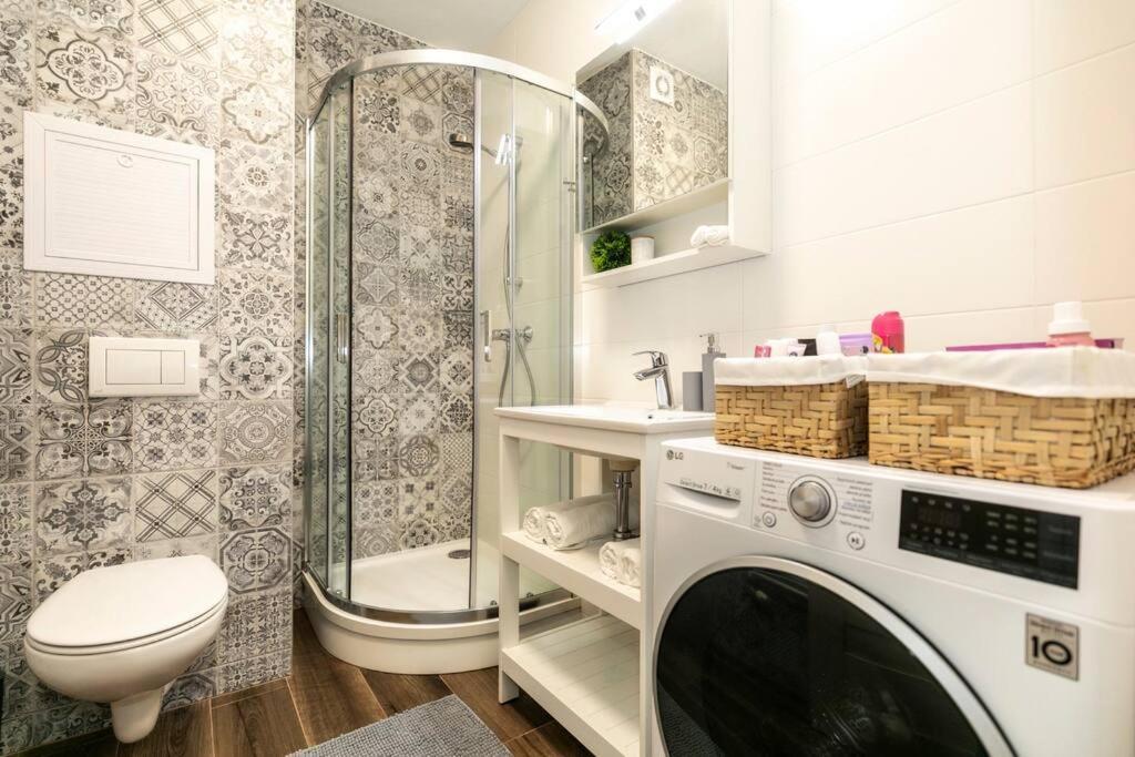 Alure Residences 1 & 24H Self Check-In, Free Parking In Front Of The Apartment Building, New Building, Terrace, Cafe With Breakfast In The Apartment Building, Next To The Aqua Park Banská Bystrica Exterior foto